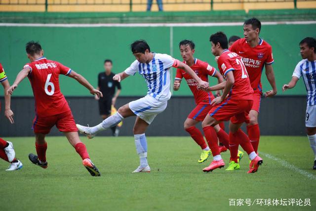 国足遭遇三连败，韦世豪染红后不敌塔吉克斯坦